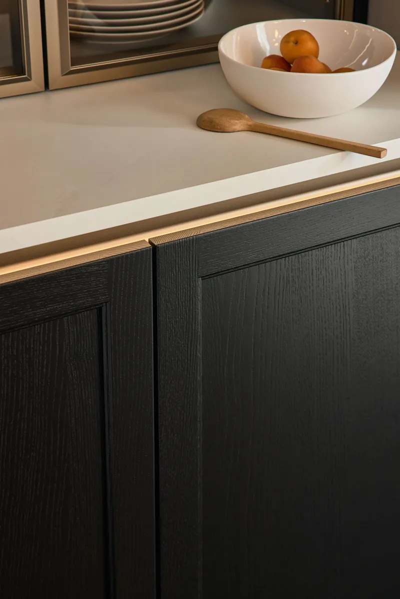 Holzschrank