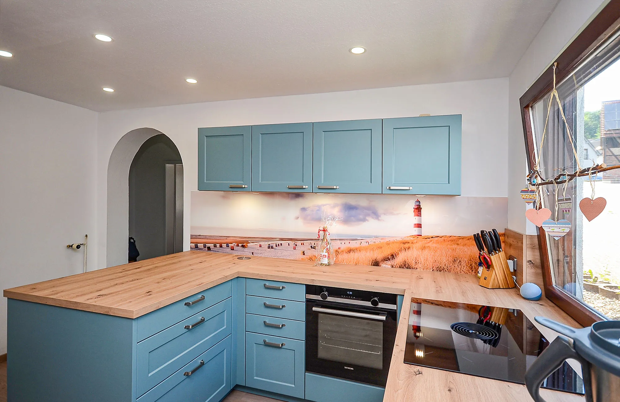 Kundenprojekt: L-Küche im Landhausstil mit hellblauen Kassettenfronten